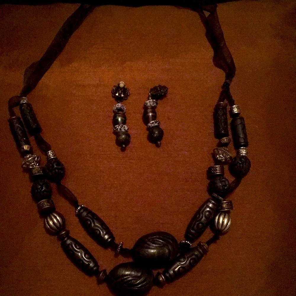 Necklace and earrings black and silver bead